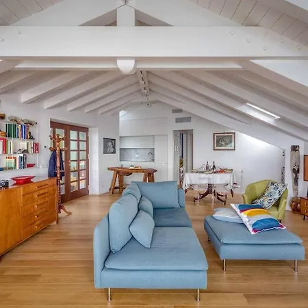 Luxury Seaside Attic With Private Sea Access Apartman